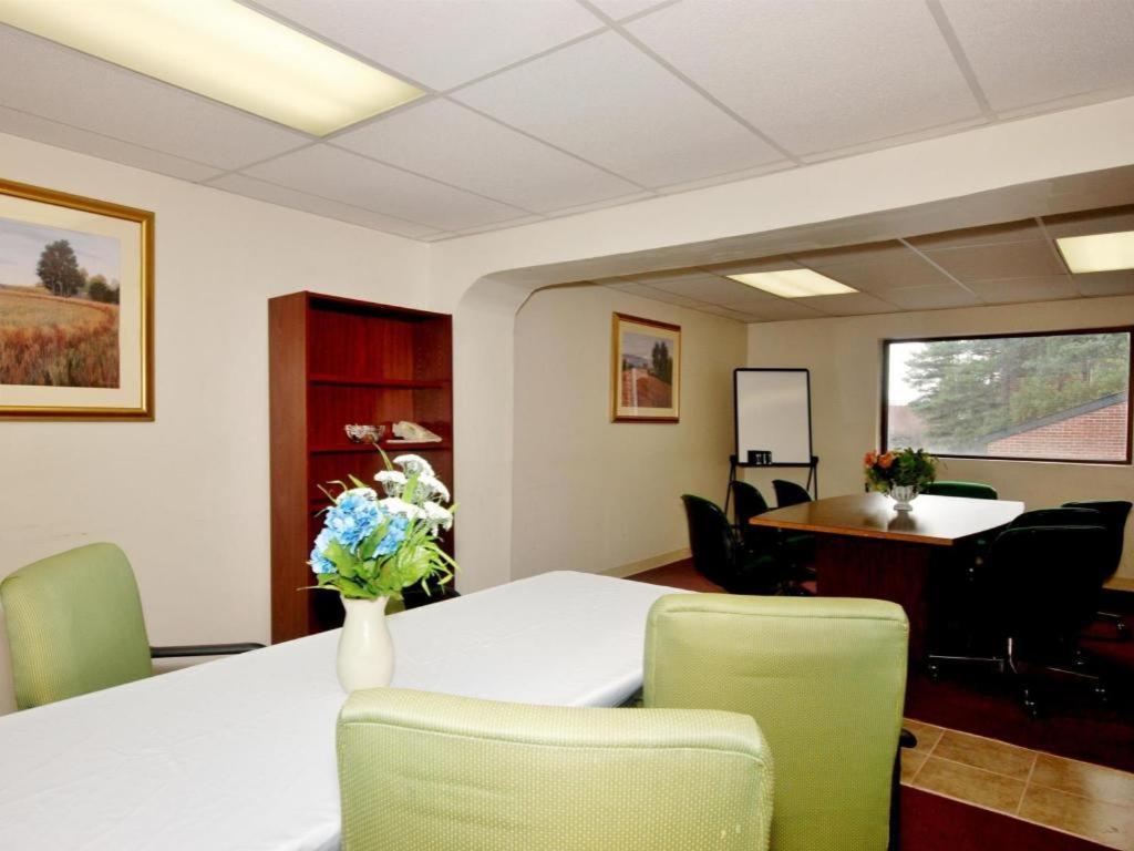 Country Hearth Inn & Suites Marietta Smyrna Exteriér fotografie