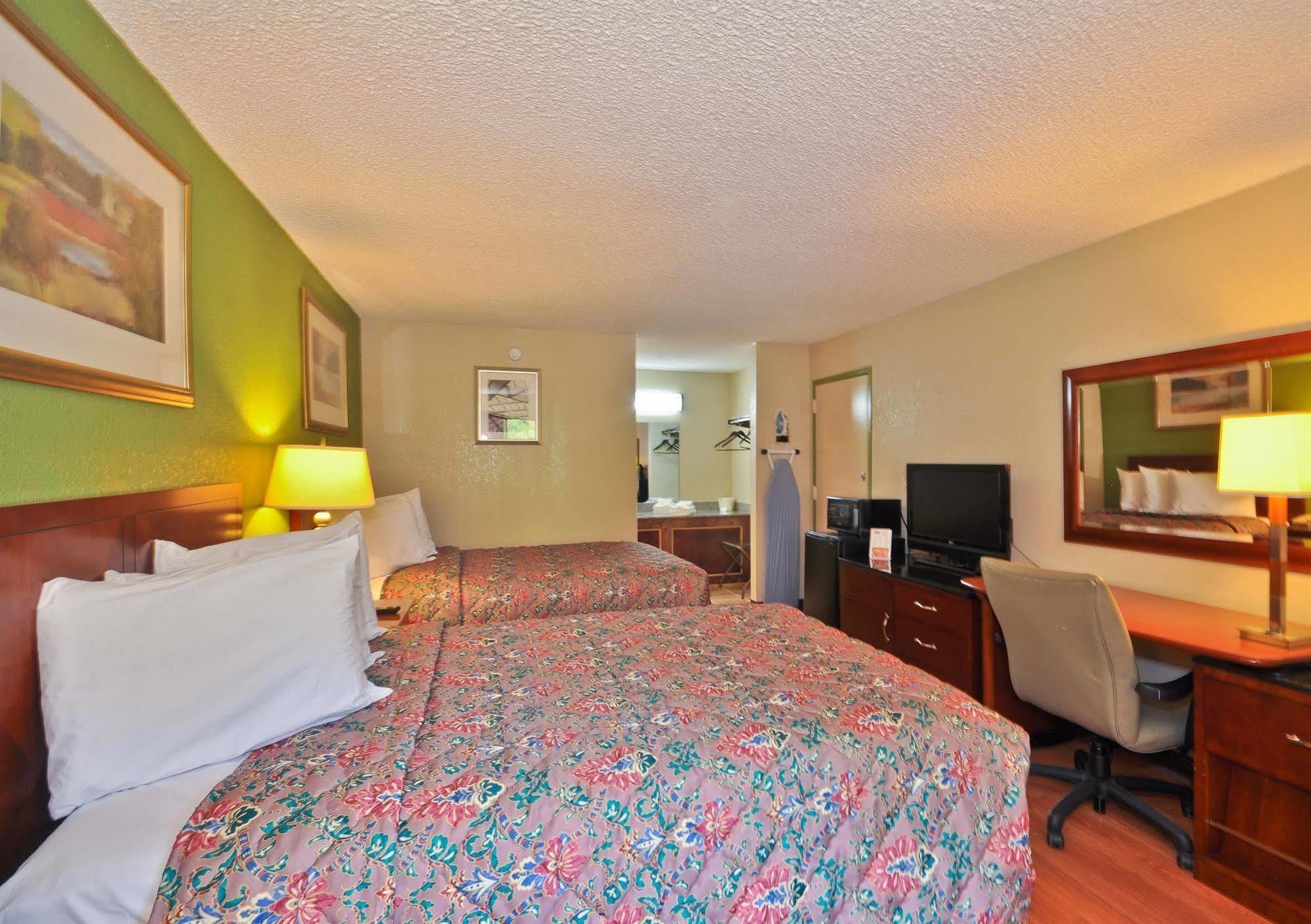 Country Hearth Inn & Suites Marietta Smyrna Exteriér fotografie